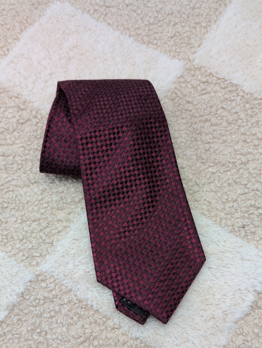 Geoffrey Beene 100% Silk Necktie | Classic Men’s Designer Suit Tie Burgundy